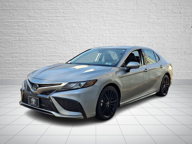 Used 2024 Toyota Camry XSE FWD image 3