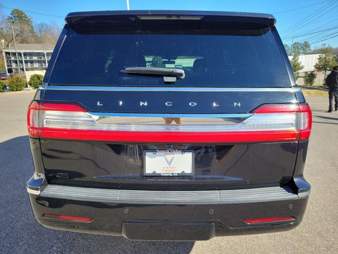 Used 2020 Lincoln Navigator Reserve image 6