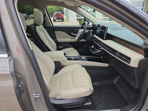 Used 2025 Lincoln Corsair Reserve w/ Equipment Group 202A AWD/4WD image 42