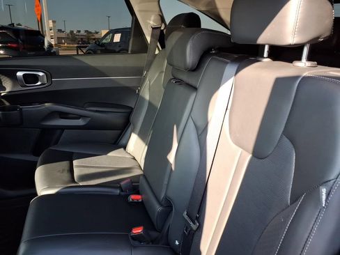 Used 2025 Kia Sorento S w/ Panoramic Sunroof Package FWD image 15