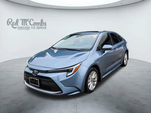Used 2025 Toyota Corolla XLE image 1