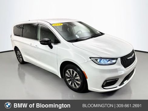 Used 2024 Chrysler Pacifica Limited FWD image 1