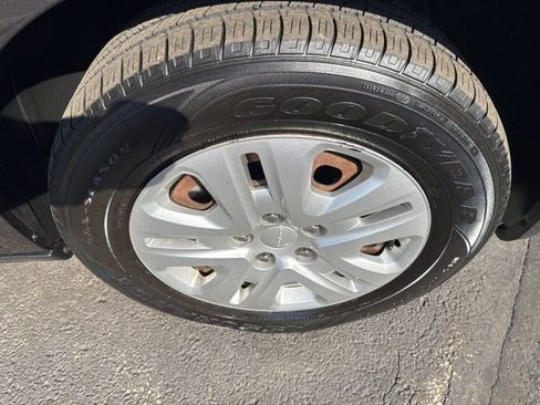 Used 2018 Dodge Grand Caravan SE w/ UConnect Hands-Free Group image 36