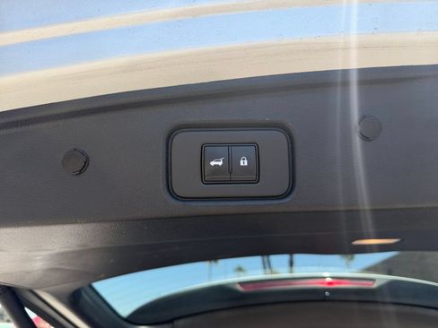 Used 2025 Nissan Pathfinder SV FWD image 19