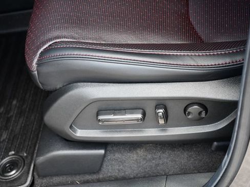 Used 2025 Honda Pilot Black Edition image 37
