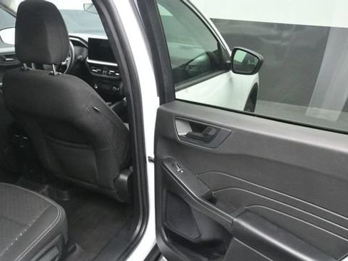 Used 2023 Ford Escape Active w/ Tech Pack #1 AWD/4WD image 9