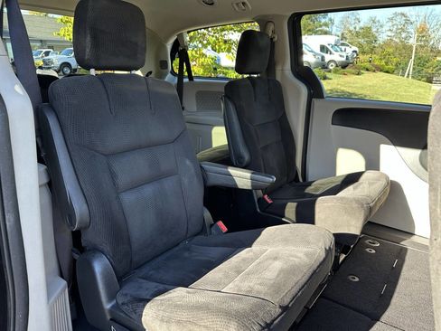 Used 2015 Dodge Grand Caravan SE w/ Quick Order Package 29E SE image 13