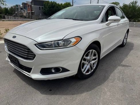 Used 2014 Ford Fusion SE w/ Equipment Group 202A image 3