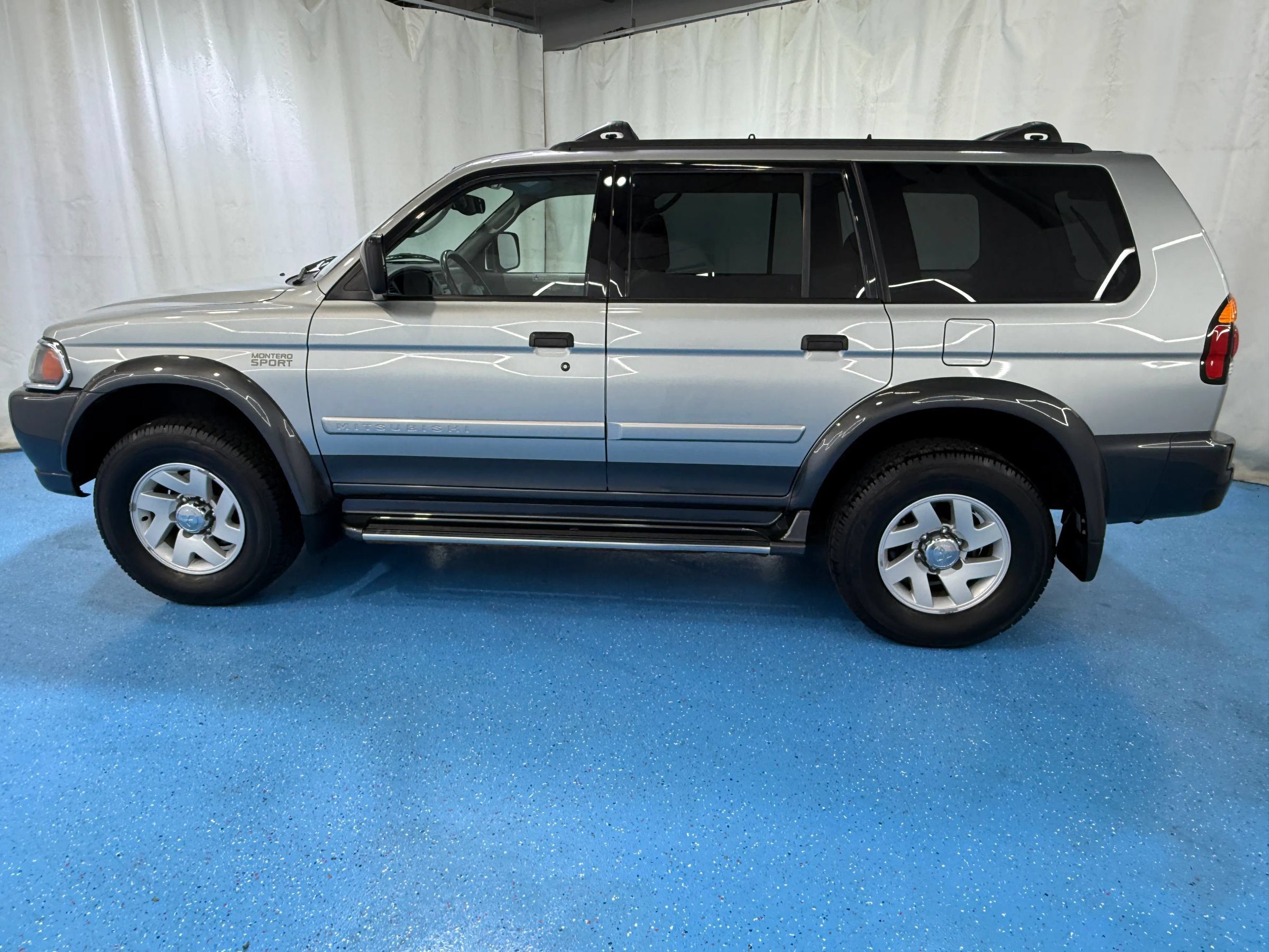 Used 2000 Mitsubishi Montero Sport XLS AWD/4WD image 3