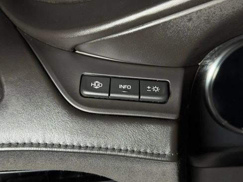 Used 2017 Cadillac Escalade Platinum RWD image 40