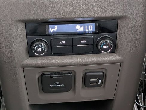 Used 2019 Chevrolet Traverse LT w/ LT Premium Package image 23