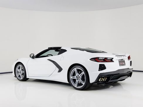 Used 2021 Chevrolet Corvette 2LT w/ Engine Appearance Package image 6