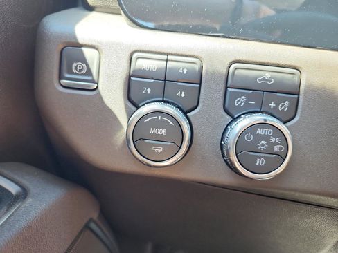 Used 2026 GMC Sierra 3500 SLE w/ SLE Convenience Package AWD/4WD image 17