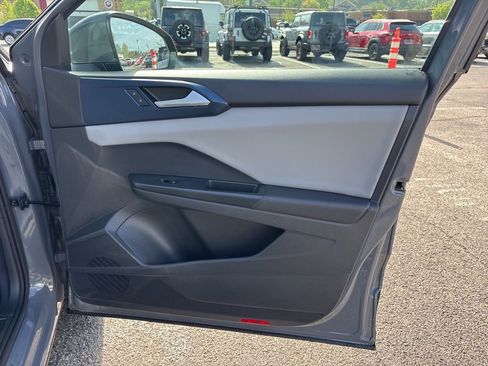 Used 2023 Volkswagen Taos SE w/ Panoramic Sunroof Package image 30