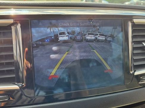 Used 2017 Chrysler Pacifica Touring FWD image 25