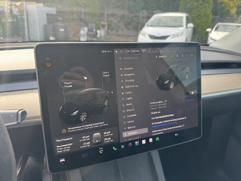 Used 2022 Tesla Model Y Long Range AWD/4WD image 2