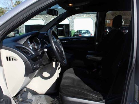 Used 2015 Dodge Grand Caravan SE image 20