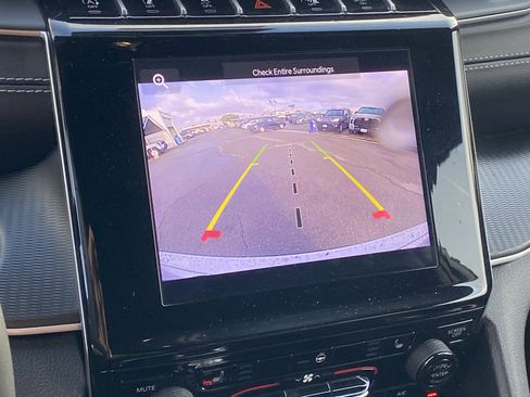 Used 2024 Jeep Grand Cherokee Altitude image 7