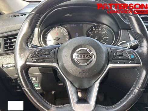 Used 2019 Nissan Rogue SV w/ Premium Package FWD image 17