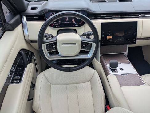 Used 2025 Land Rover Range Rover SE AWD/4WD image 16
