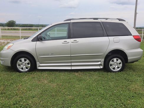 Used 2004 Toyota Sienna LE FWD image 12