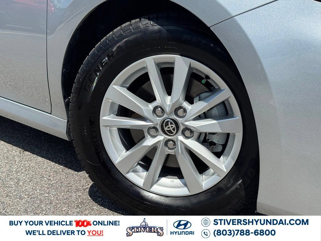 Used 2025 Toyota Camry LE FWD image 4