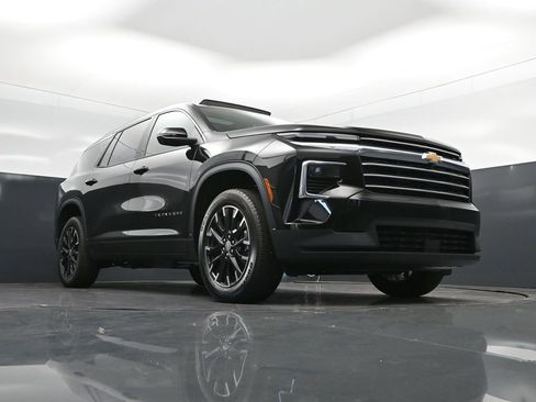 New 2026 Chevrolet Traverse LT w/ Sun and Wheel Package FWD image 44
