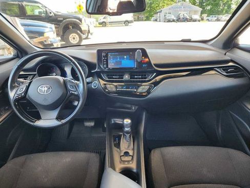 Used 2018 Toyota C-HR XLE FWD image 17