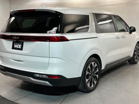 Used 2024 Kia Carnival EX FWD image 5