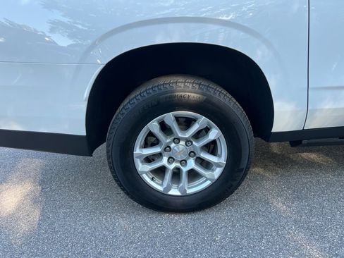 Used 2025 Chevrolet Suburban LT w/ Comfort Package RWD image 23