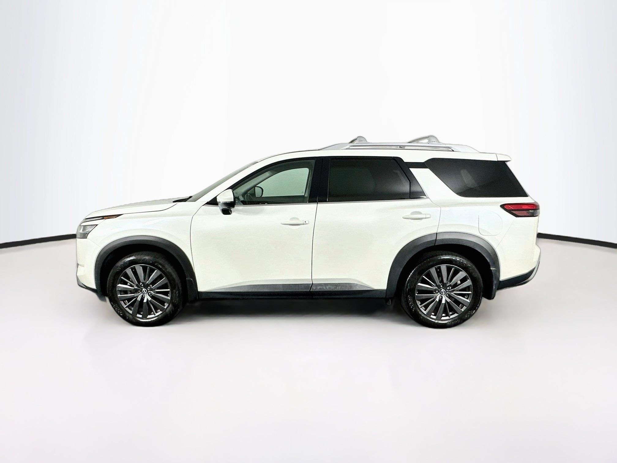 Used 2022 Nissan Pathfinder SL w/ SL Premium Package FWD image 4