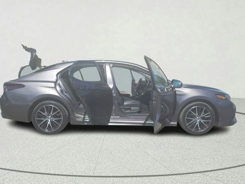 Used 2022 Toyota Camry SE FWD image 14