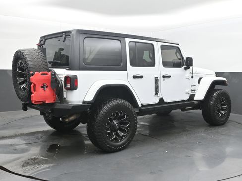 Used 2018 Jeep Wrangler Unlimited Sahara w/ Dual Top Group AWD/4WD image 9