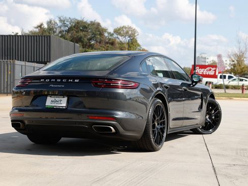 Used 2020 Porsche Panamera image 35