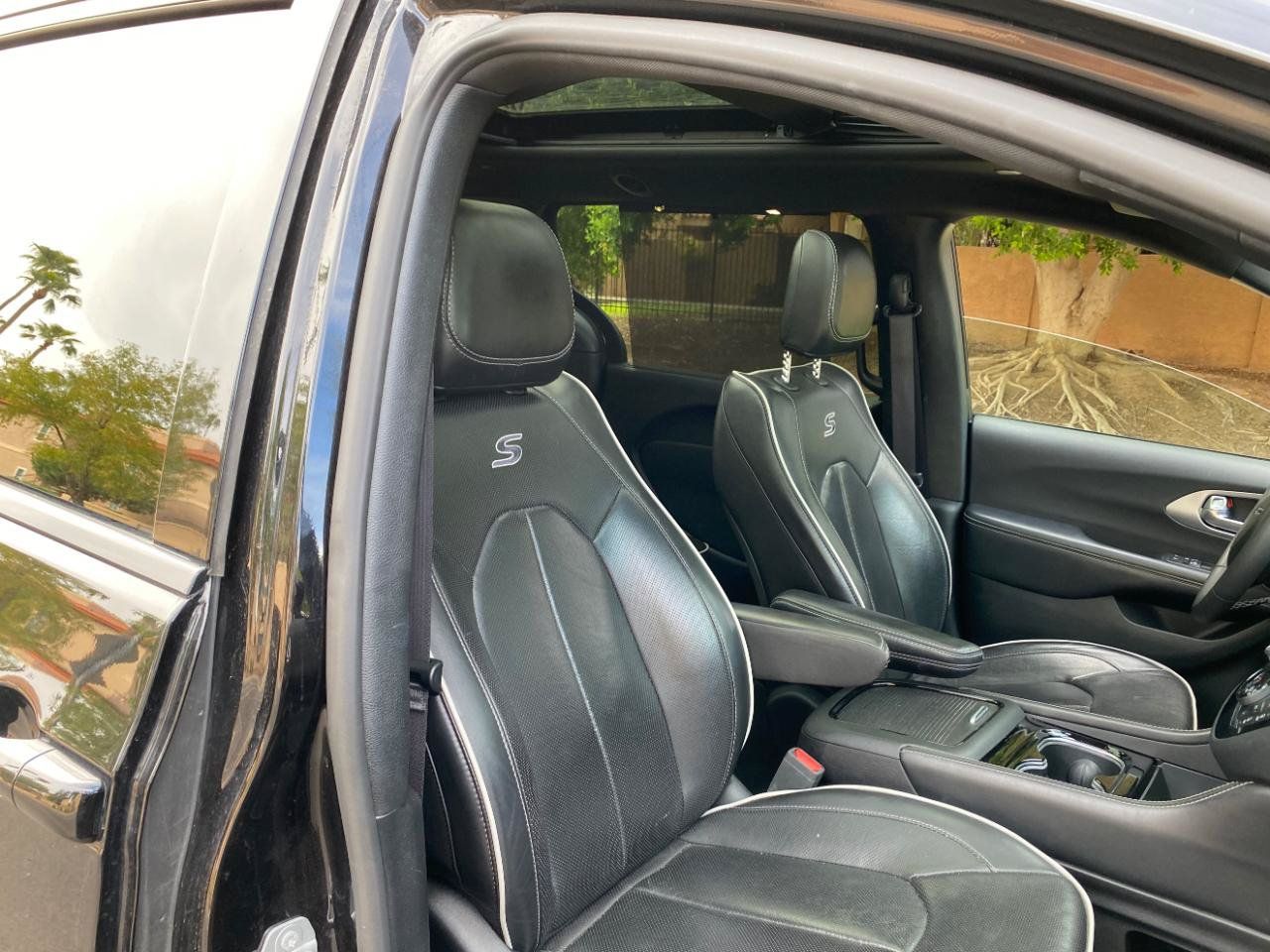 Used 2025 Chrysler Pacifica Limited FWD image 54