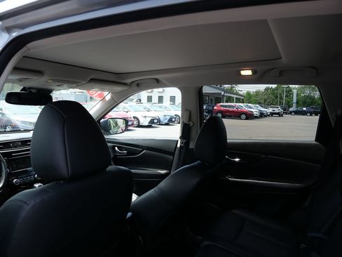 Used 2018 Nissan Rogue SL w/ Premium Package AWD/4WD image 21