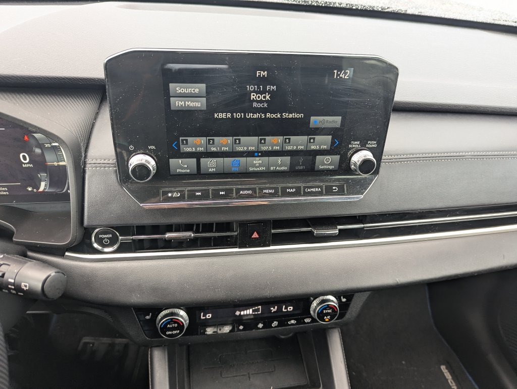 Used 2023 Mitsubishi Outlander 4WD Plug-In Hybrid image 17