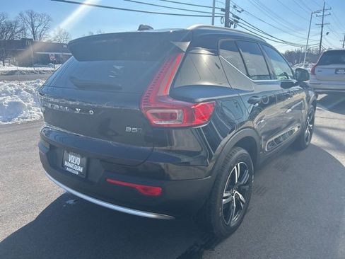 Certified 2025 Volvo XC40 B5 Core image 5