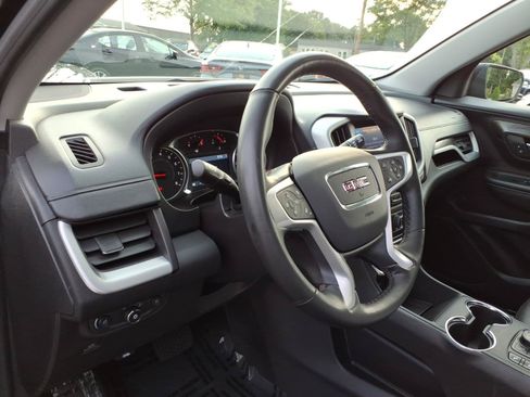 Used 2024 GMC Terrain SLT AWD/4WD image 16