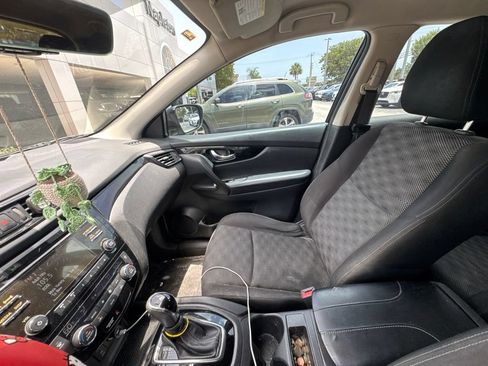 Used 2017 Nissan Rogue Sport SV FWD image 25