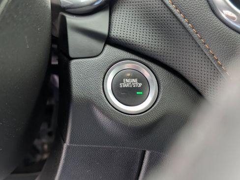 Used 2018 Chevrolet Equinox Premier image 19