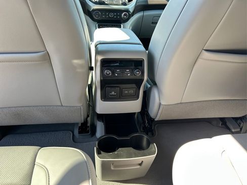 Used 2023 GMC Acadia SLT w/ Preferred Package image 19