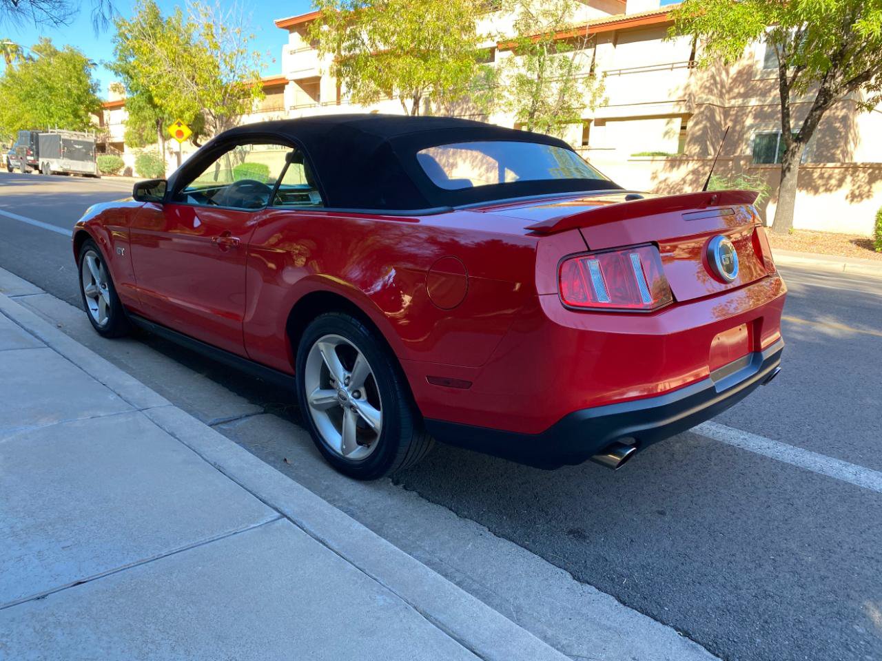 Used 2010 Ford Mustang GT RWD image 12