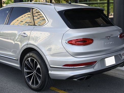 Used 2021 Bentley Bentayga AWD/4WD image 44