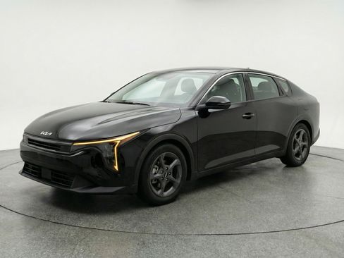 Used 2025 Kia K4 LXS image 3