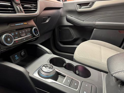 Certified 2022 Ford Escape SE w/ Cold Weather Package image 19