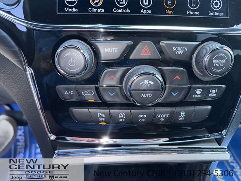 Used 2022 Jeep Grand Cherokee Laredo X image 15