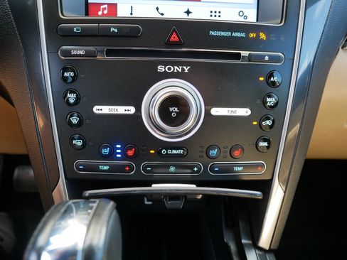 Used 2017 Ford Explorer Limited w/ Class II Trailer Tow Package AWD/4WD image 23