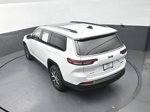 Used 2023 Jeep Grand Cherokee L Limited w/ Trailer Tow Group (B) AWD/4WD image 16