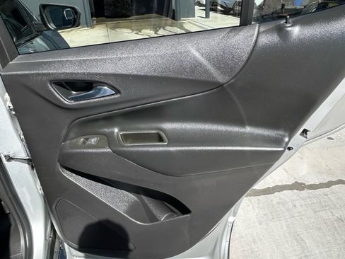 Used 2021 Chevrolet Equinox LT image 12